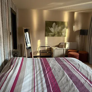 Bed & Breakfast Family@home66, Brugge